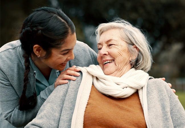 deux femmes qui rigolent